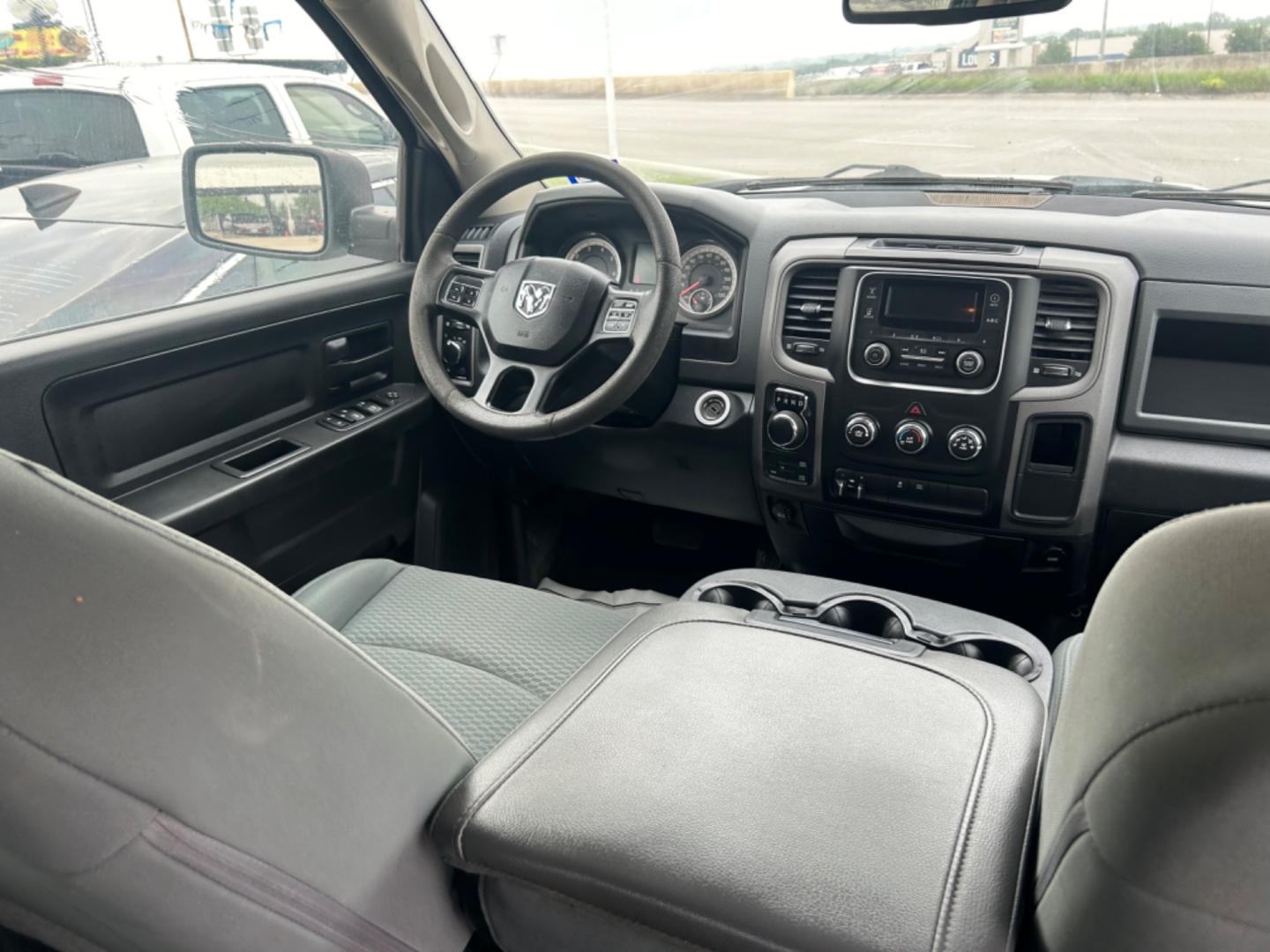 2018 White RAM 1500 Tradesman Crew Cab SWB 4WD (3C6RR7KT2JG) with an 5.7L V8 OHV 16V engine, 8A transmission, located at 1687 Business 35 S, New Braunfels, TX, 78130, (830) 625-7159, 29.655487, -98.051491 - Photo#5